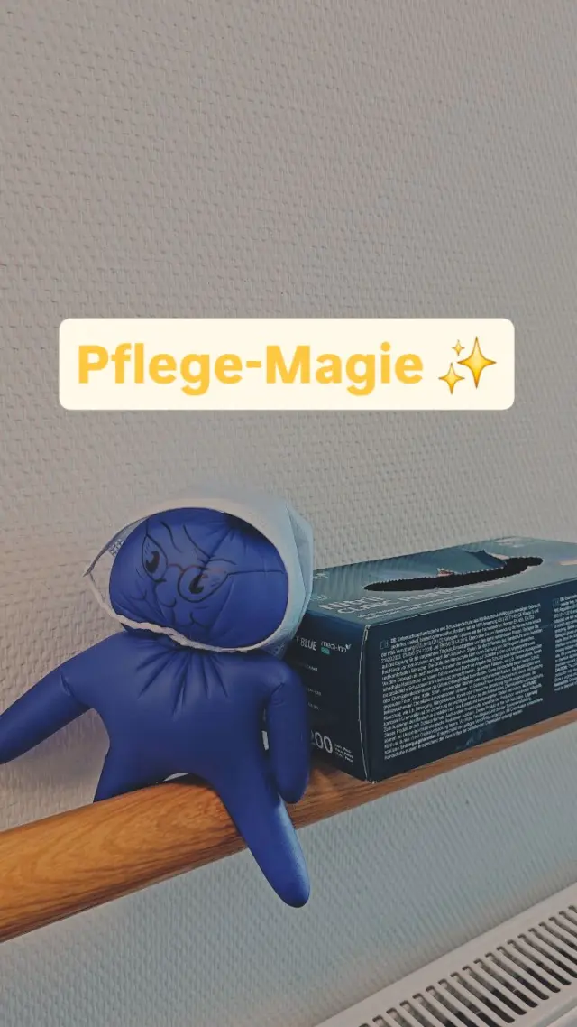 Was erlebt eigentlich ein Handschuh in der Pflege so den Tag über? 🤔

Okay, vielleicht ist das nicht alles was für Instagram, deshalb ist unsere kleine Glove-Doll mal nach draußen auf Erkundungstour gegangen. Letztendlich ist es im Riehler Haus 1 dann aber doch am schönsten. 🫶

#glovedoll #pflegehumor #pflege #magie #köln