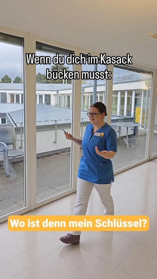So ein Praxisanleiter in der Kasacktasche ist schon echt hilfreich! #pflegehumor #classic #kasack #ausbildung #pflegefachkraft