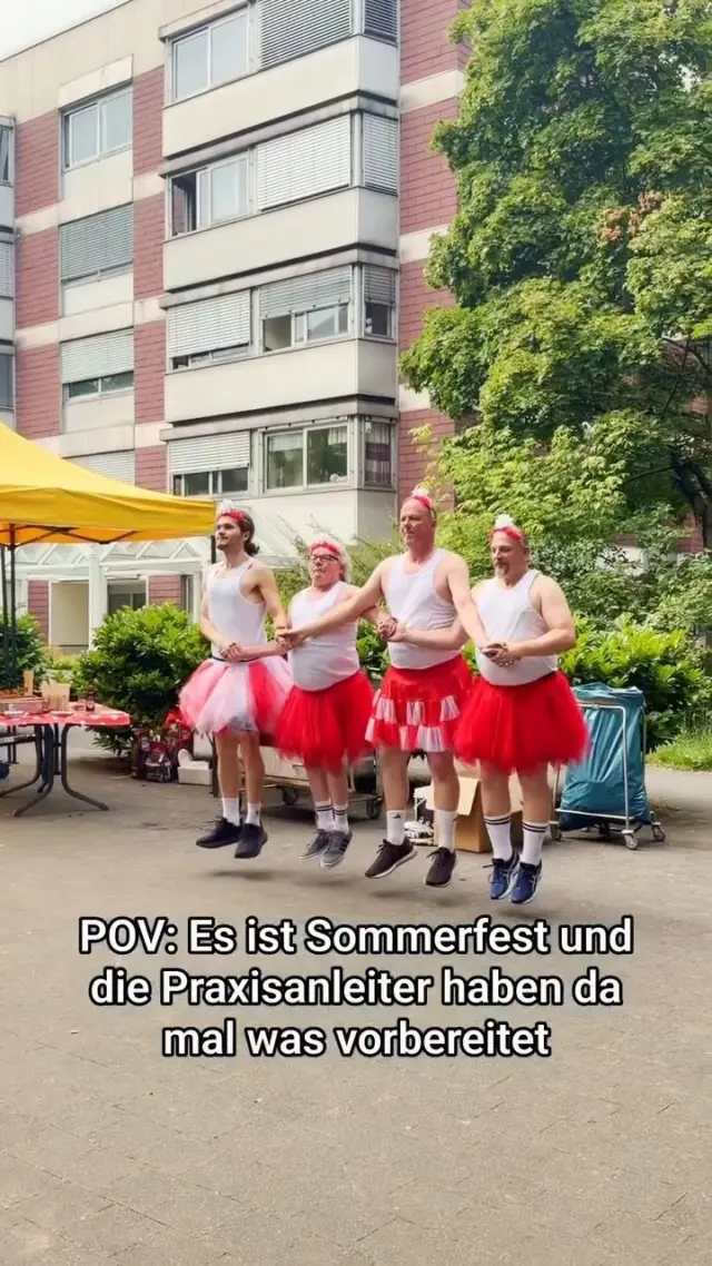 Praxisanleiter-Ballet 🩰 😂🔥 

Beim Sommerfest der Etagen 1-3 des Riehler Haus 7 ging es nicht nur wegen des guten Wetters und des Grills heiß her. Nach einer grandiosen Darbietung unserer neuen Ballerinos wurde noch bis spät in den Abend zusammen mit Kolleg*innen und Bewohner*innen gefeiert. 🎉